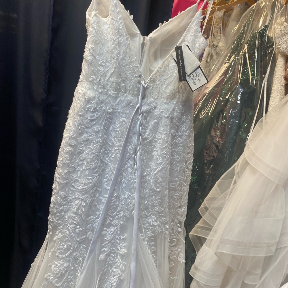 Elegant White Lace Wedding Dress